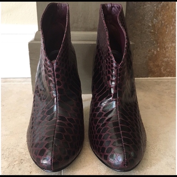 VINCE CAMUTO SNAKE EMBOSSED BOOTIES - Picture 2 of 5